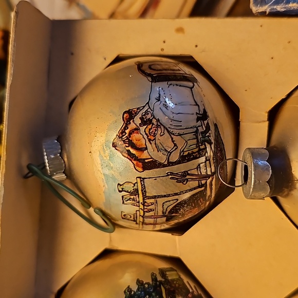 Vintage Shiny Brite Christmas glass ornaments - Picture 4 of 13